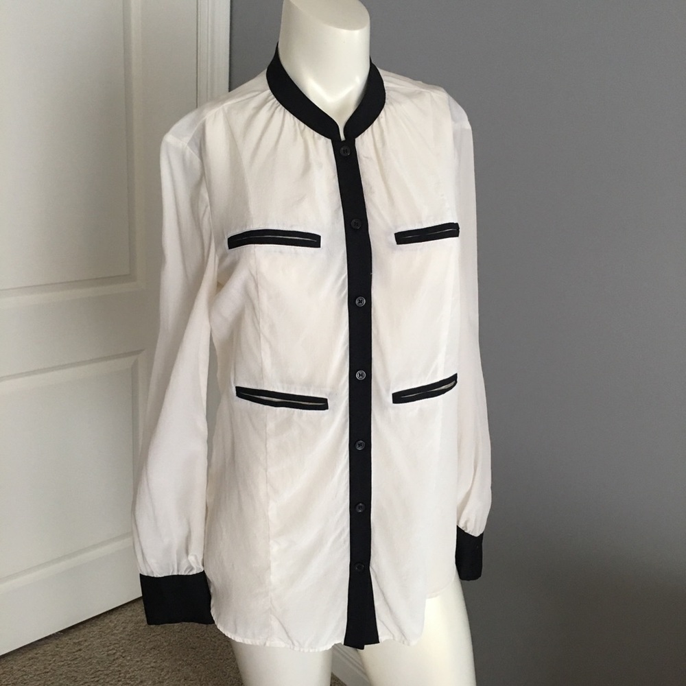 Victoria’s Secret Blouse size S/P🌹